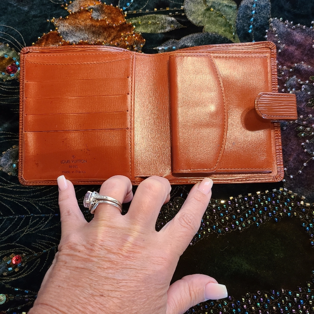 EPI Louis Vuitton Wallet - Picture 6 of 11